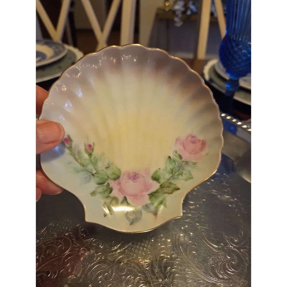 vintage hand-painted shell-shaped porcelain dish cottagecore granny core